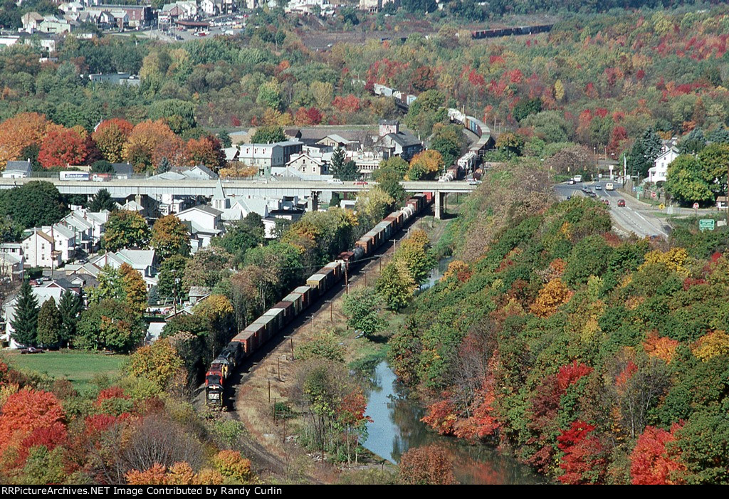 NS 8537 moving along